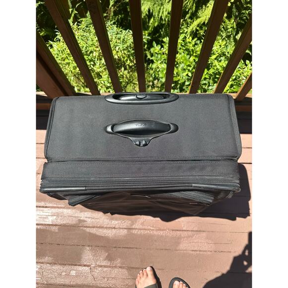 Tumi Alpha 22026DH Black Medium Trip Expandable Suitcase w/ garment bag - Picture 3 of 16